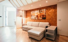 Casa Gioiosa - Lakeside Leisure & Business